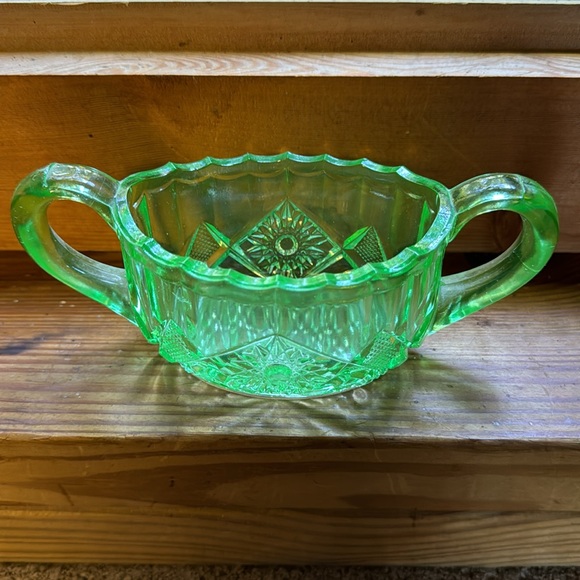 Depression Glass, Sugar Bowl& Creamer Set Creamer Cracked, Vaseline Glass Green - Picture 2 of 13